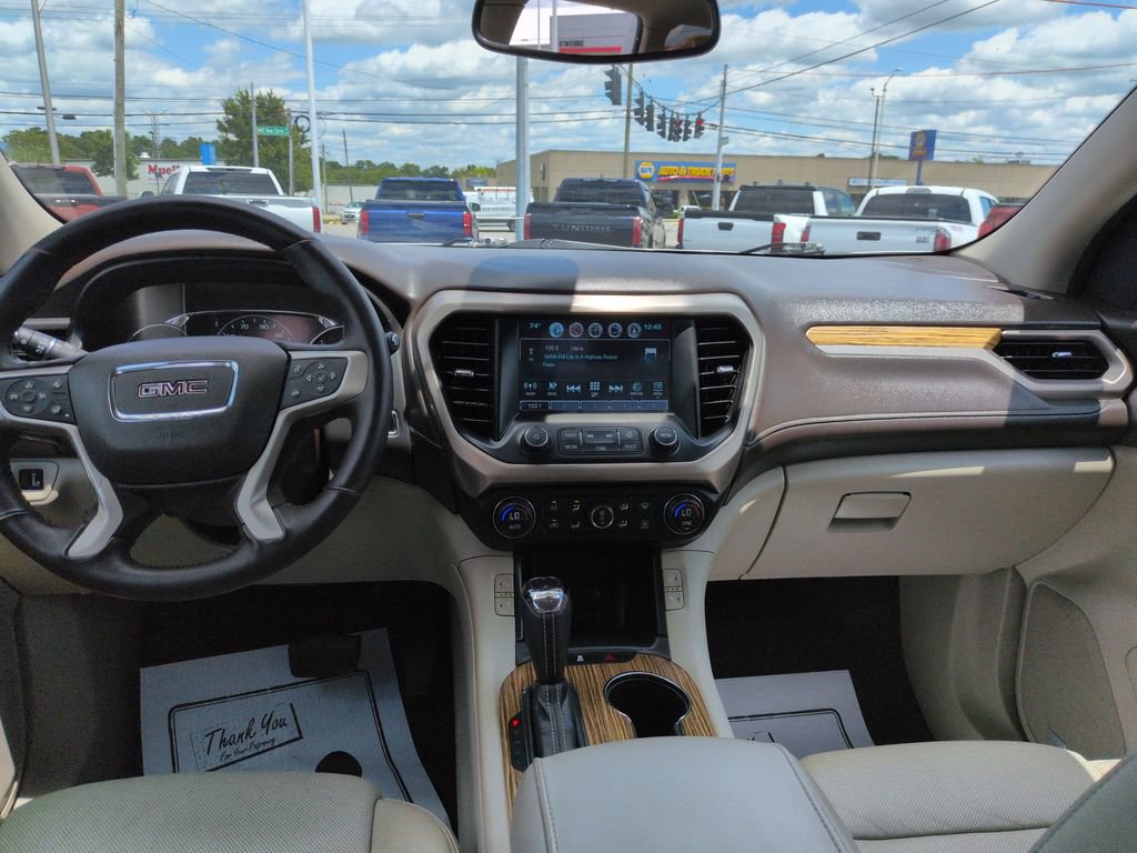 Used 2017 GMC Acadia Denali w/ Technology Package FWD image 12