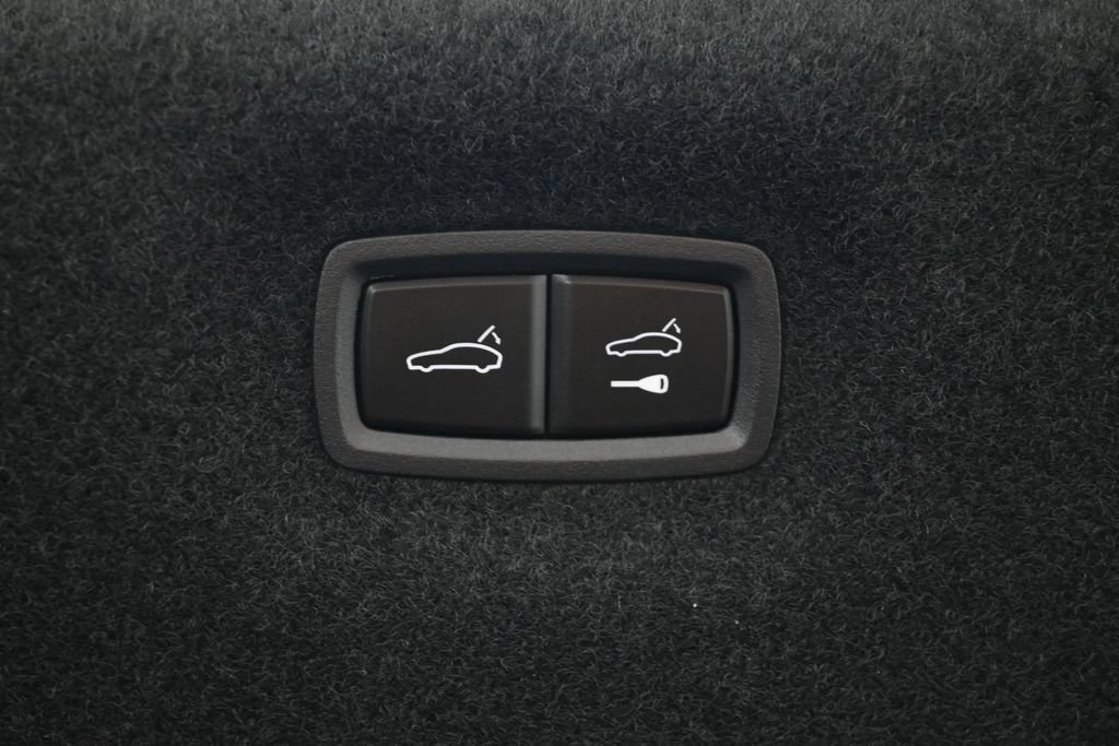 New 2026 Porsche Taycan 4S AWD/4WD image 38