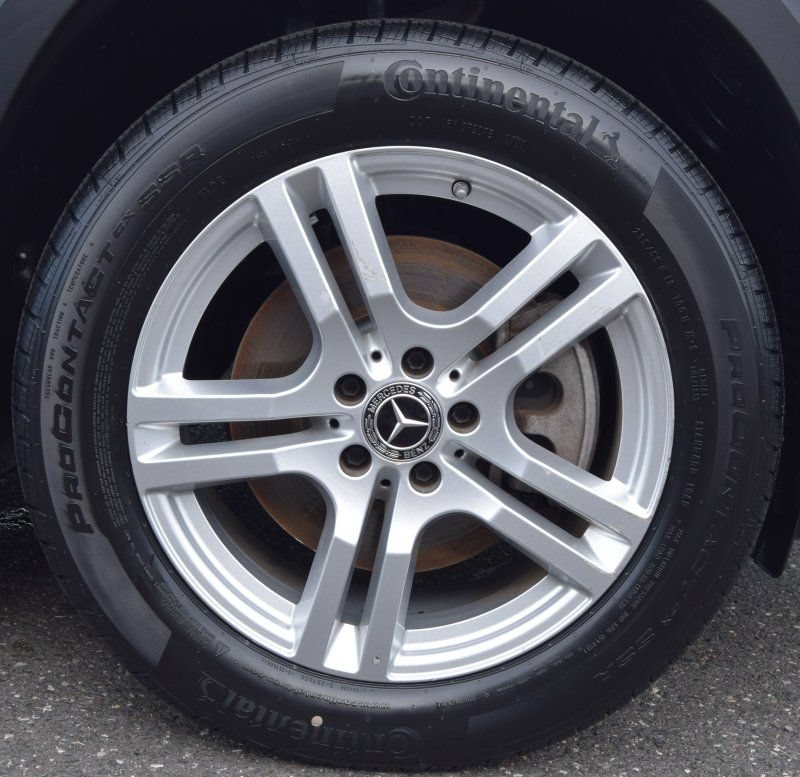Used 2023 Mercedes-Benz GLB 250 4MATIC w/ Premium Package image 39