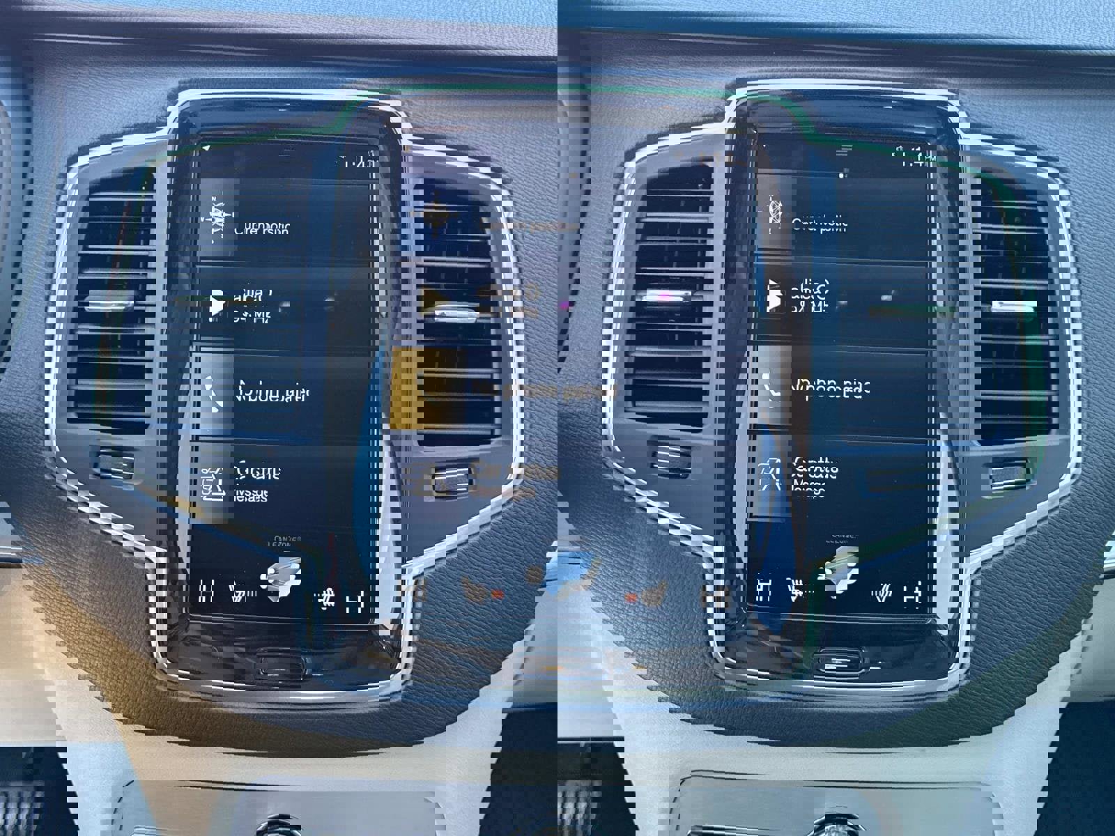 Used 2017 Volvo XC90 T6 Momentum w/ Vision Package image 21