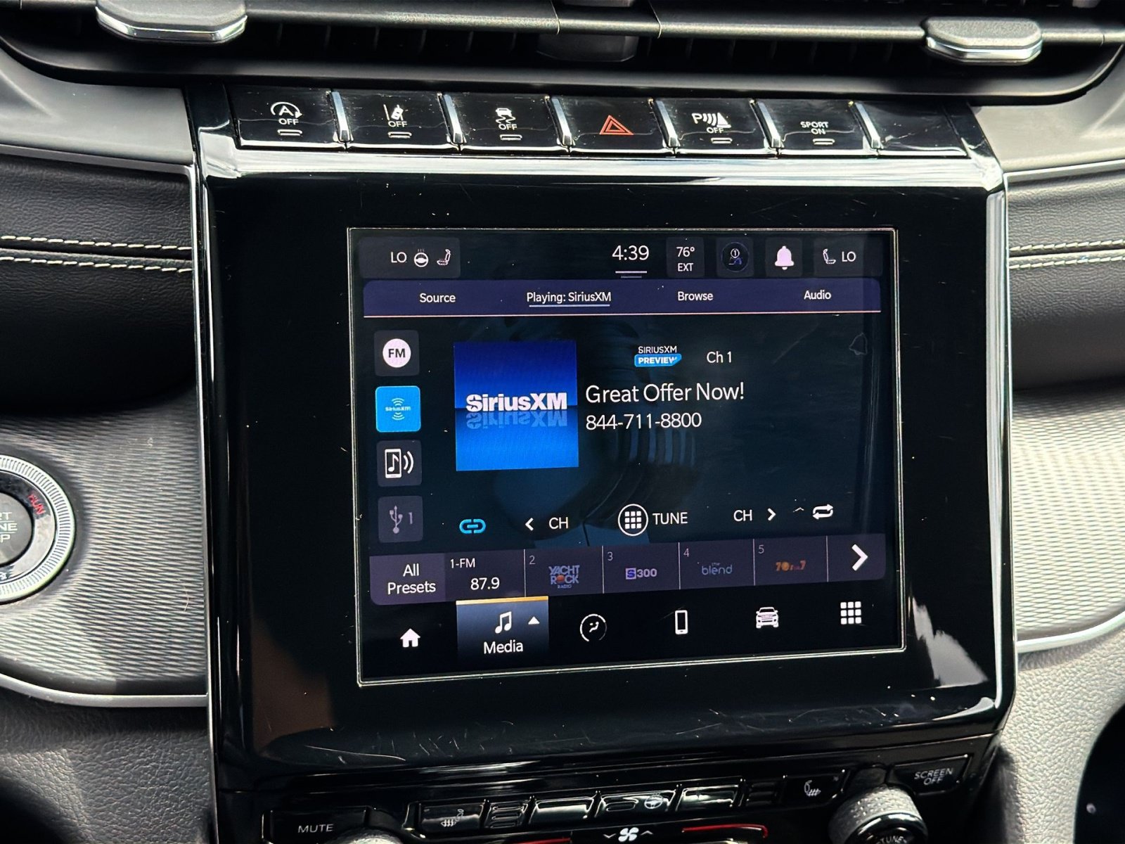 Used 2023 Jeep Grand Cherokee Altitude AWD/4WD image 18