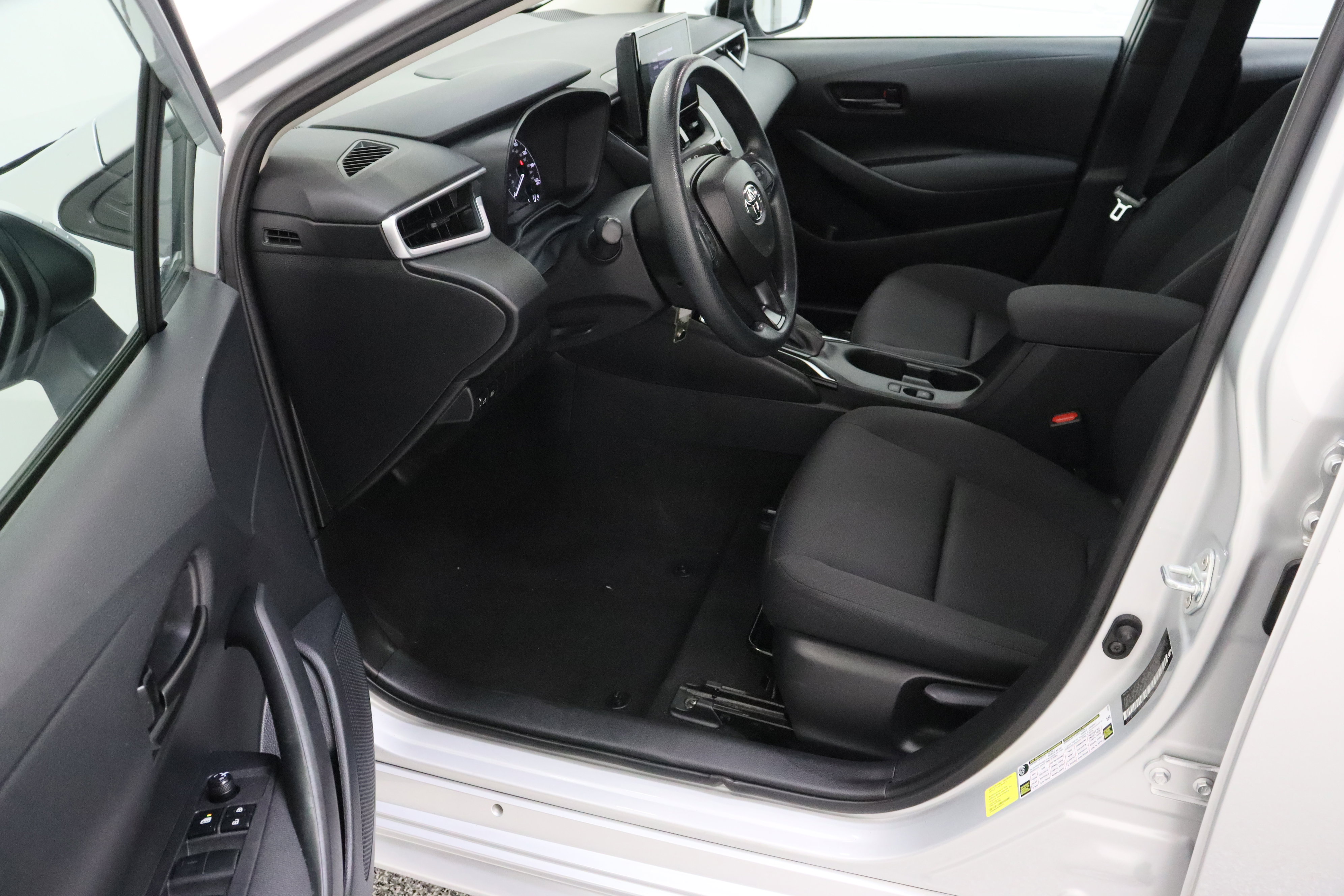 Used 2024 Toyota Corolla LE FWD image 14