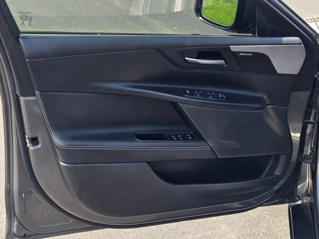 Used 2019 Jaguar XE R-Sport RWD image 19