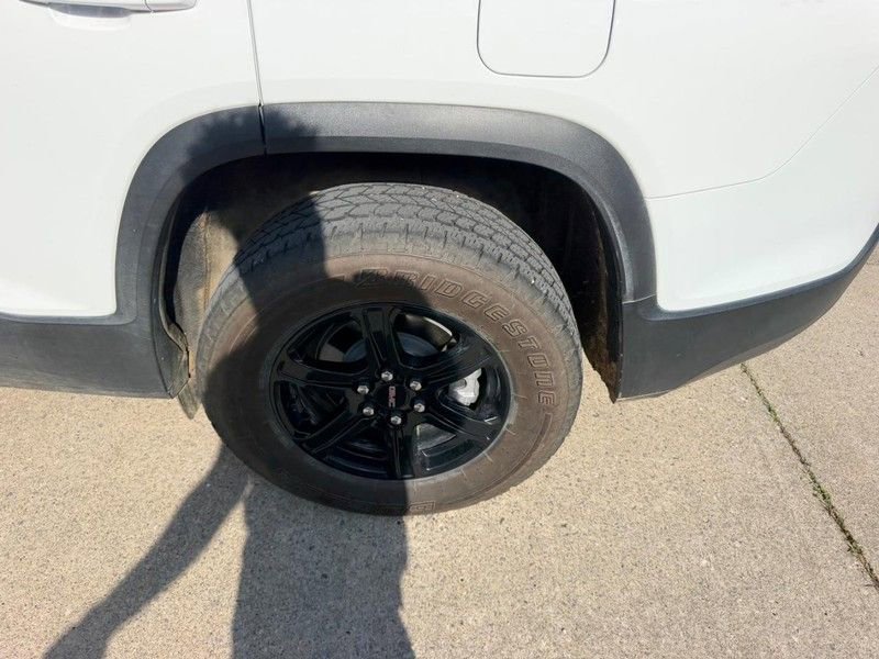 Used 2023 GMC Acadia AT4 w/ Technology Package AWD/4WD image 7