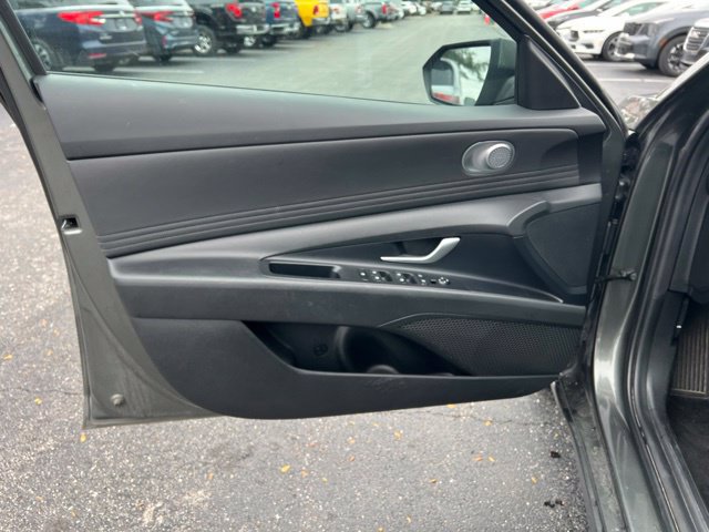 Used 2025 Hyundai Elantra SEL FWD image 28
