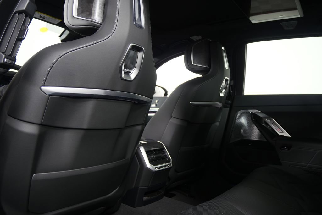 Used 2026 BMW 750e xDrive 750e xDrive w/ Executive Package image 17