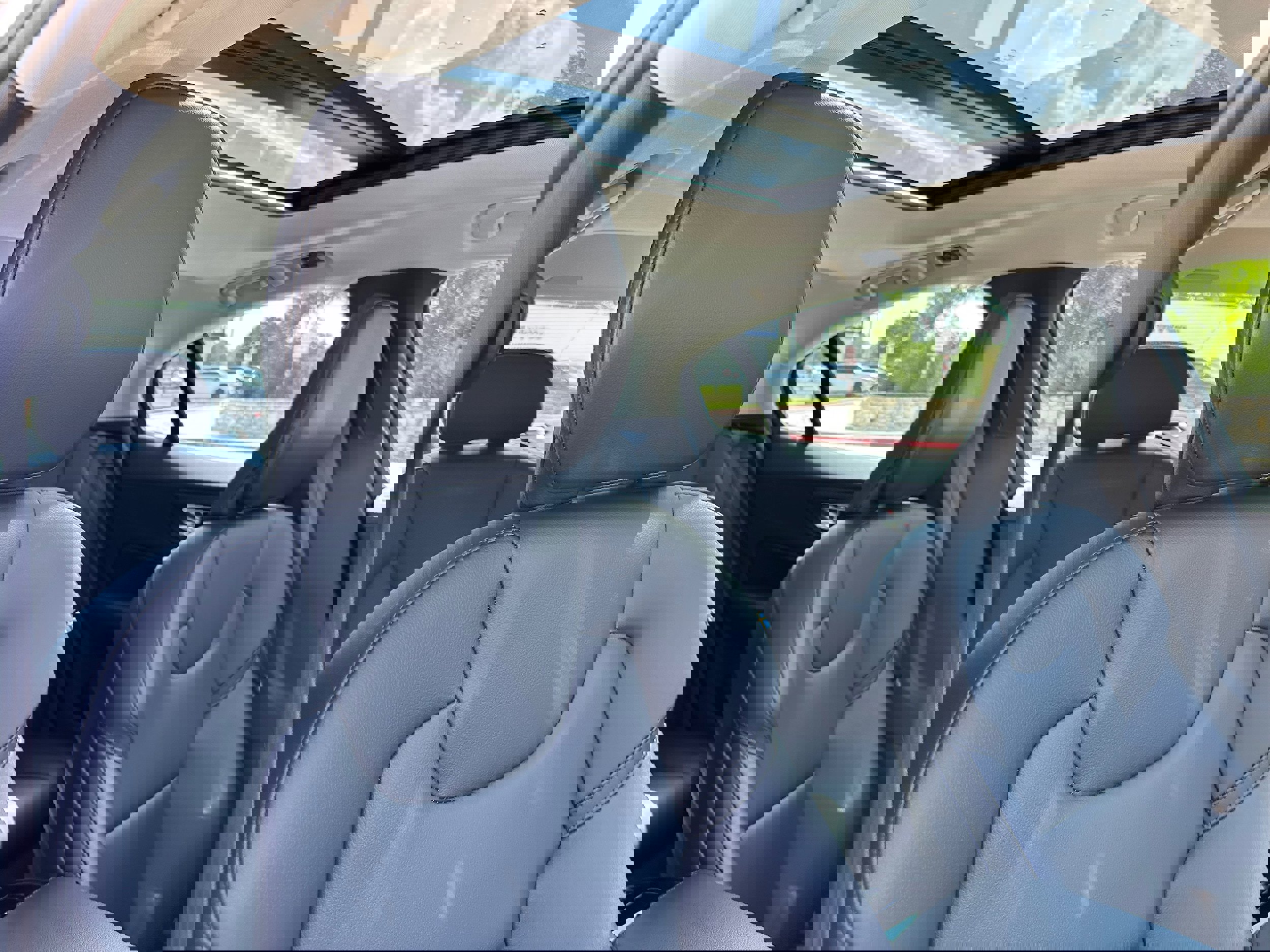 Certified 2022 Volvo S60 T8 R-Design Expression w/ Protection Package Premier image 11