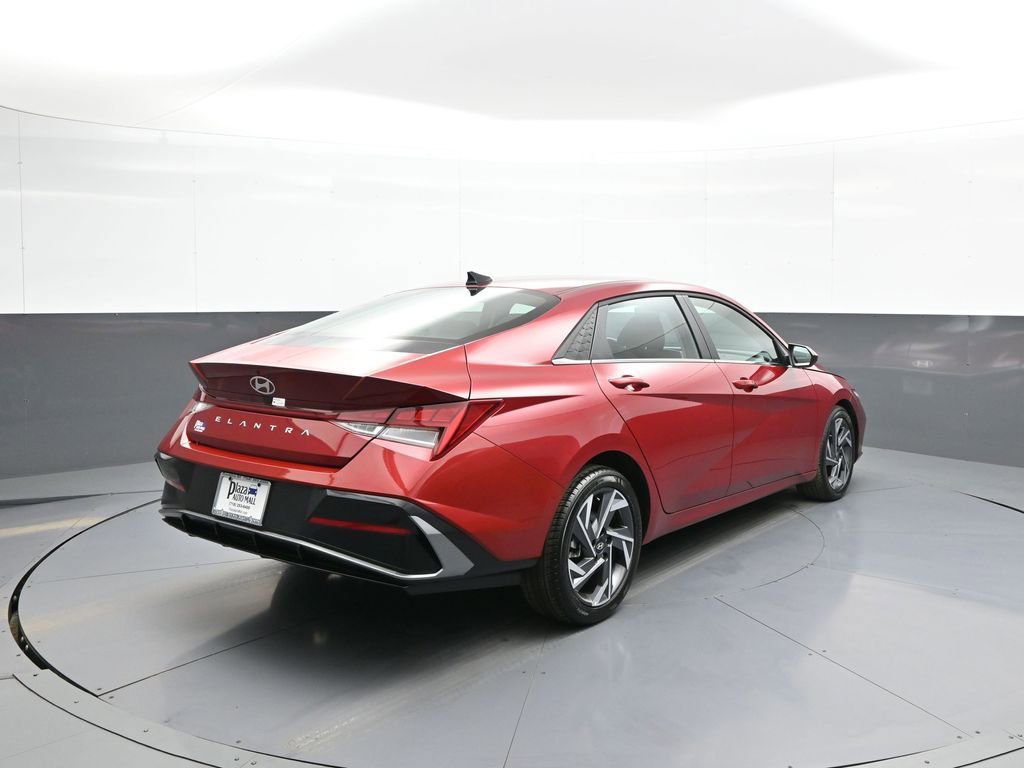 Certified 2025 Hyundai Elantra SEL image 6
