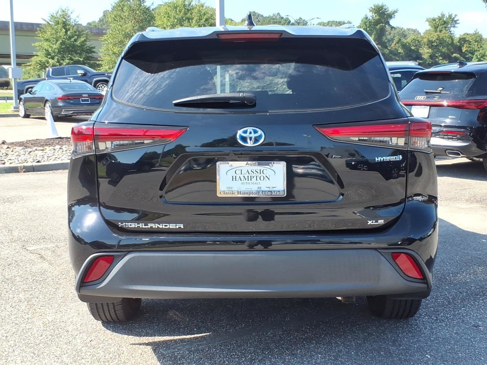 Used 2020 Toyota Highlander XLE AWD/4WD image 9