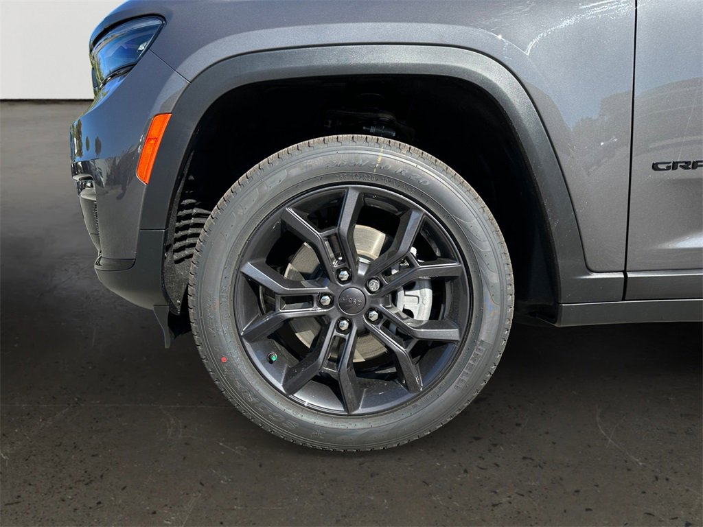 New 2025 Jeep Grand Cherokee L Limited image 10