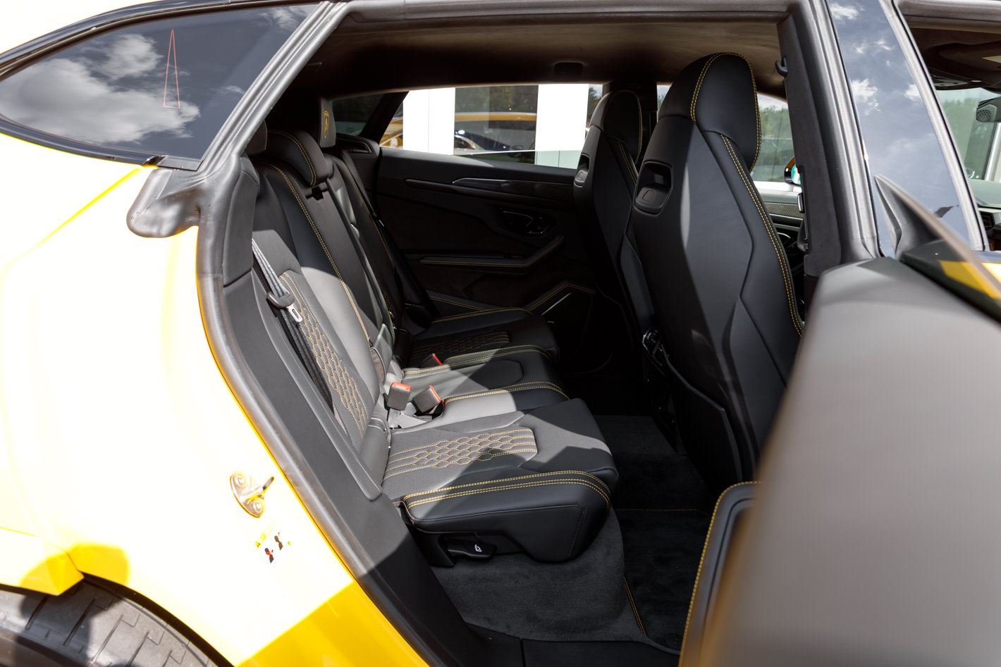 Used 2025 Lamborghini Urus SE AWD/4WD image 43