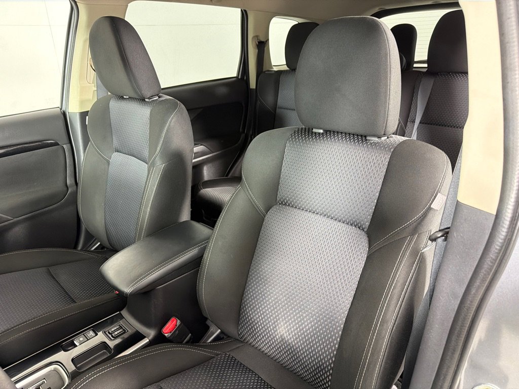 Used 2020 Mitsubishi Outlander ES FWD image 13