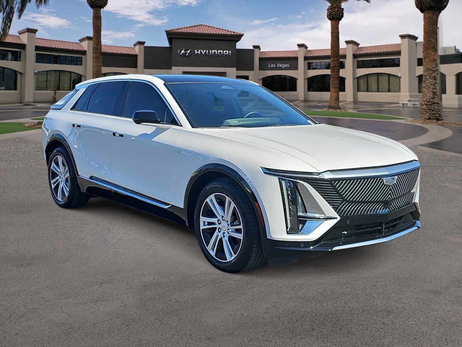 Used 2024 Cadillac Lyriq Tech AWD/4WD image 3