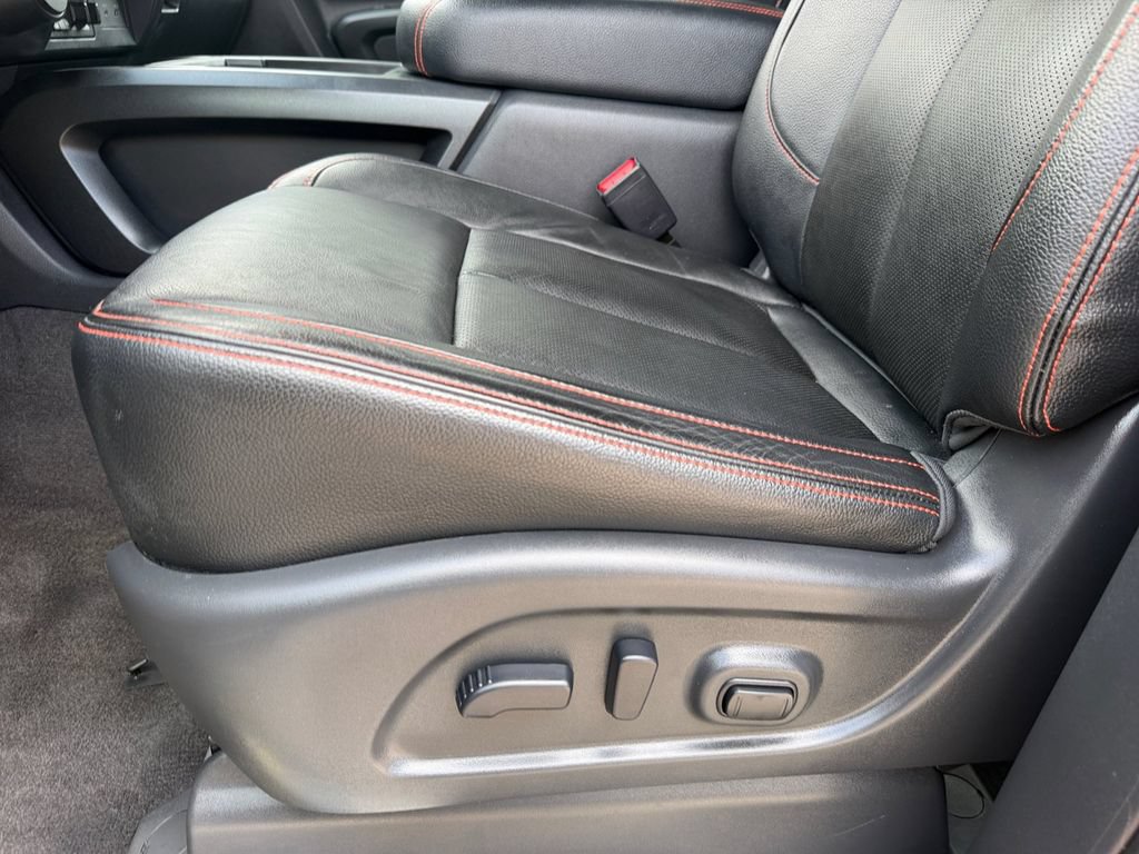 Used 2021 Nissan Titan PRO-4X w/ Pro-4x Convenience Package AWD/4WD image 11