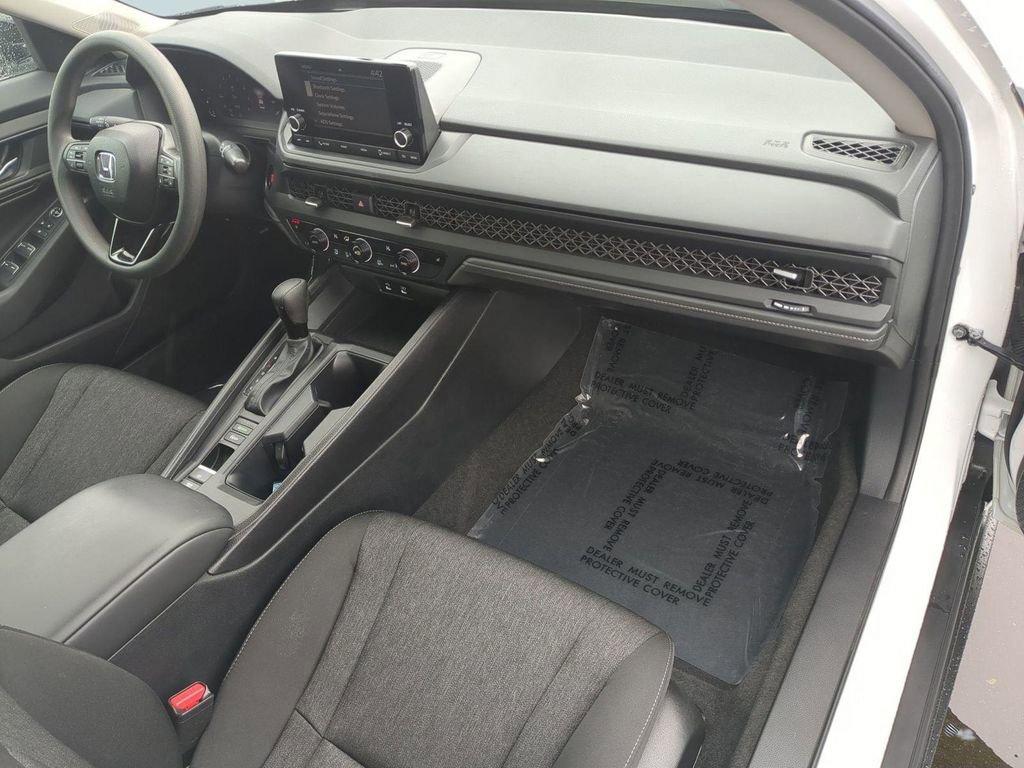 Used 2025 Honda Accord SE image 28