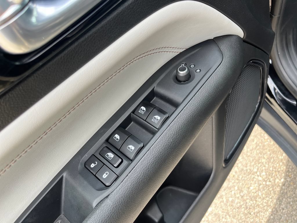 Used 2025 Jeep Compass Limited AWD/4WD image 38