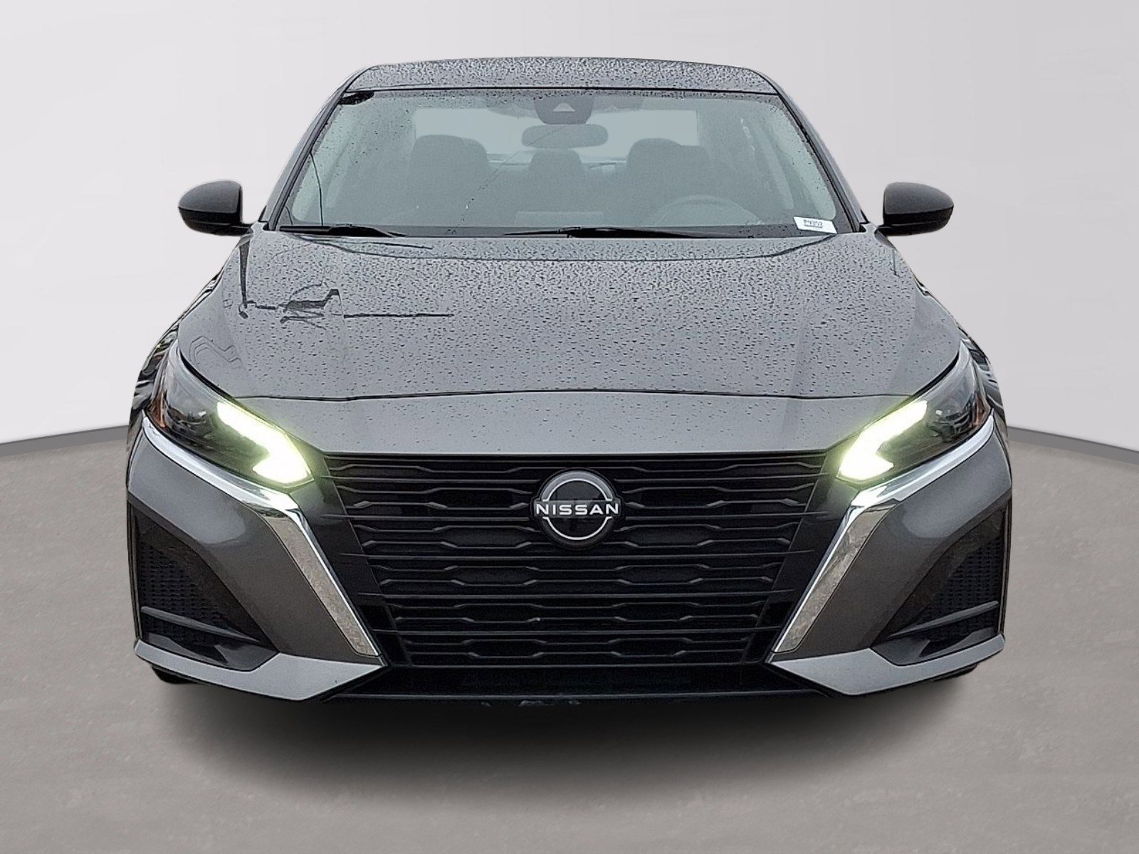 Used 2024 Nissan Altima 2.5 SV image 2