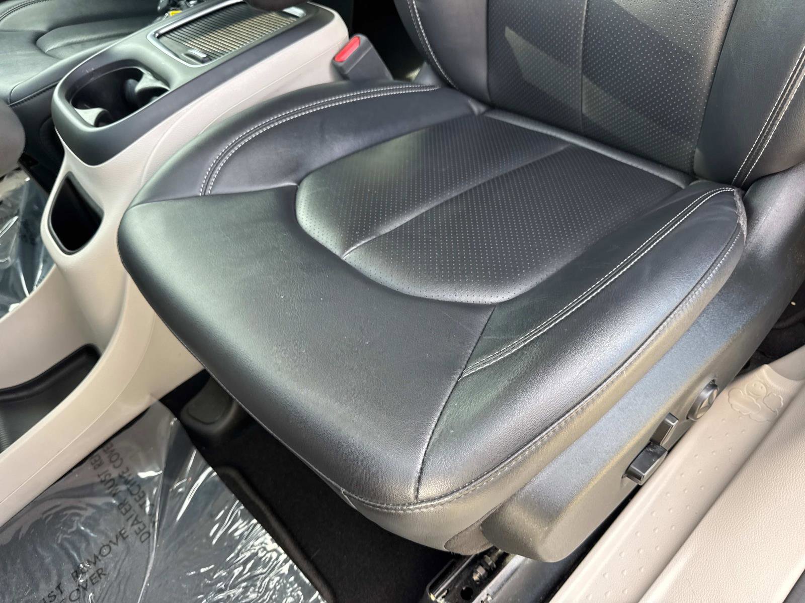 Certified 2024 Chrysler Pacifica Touring-L image 19