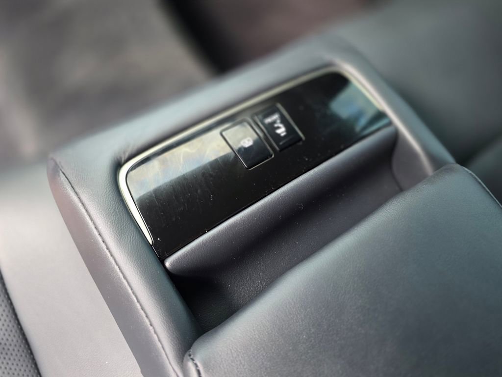 Used 2021 Lexus LS 500 w/ Accessory Package (Z1) RWD image 17