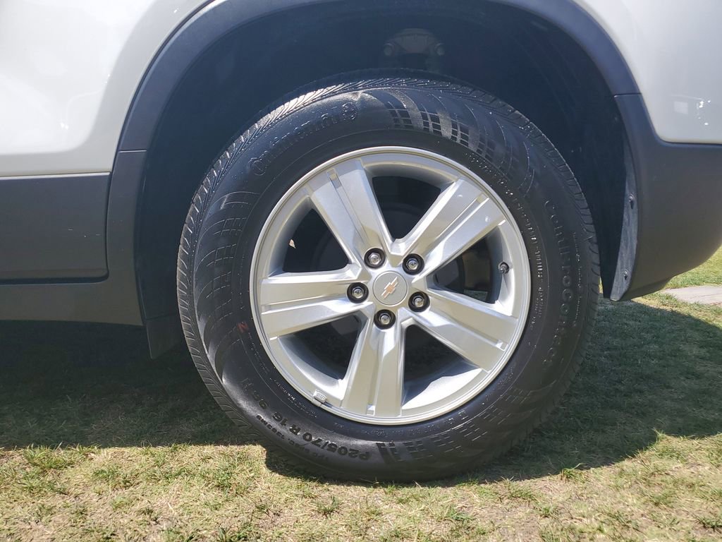 Used 2022 Chevrolet Trax LS w/ Tint and Cruise Package image 5