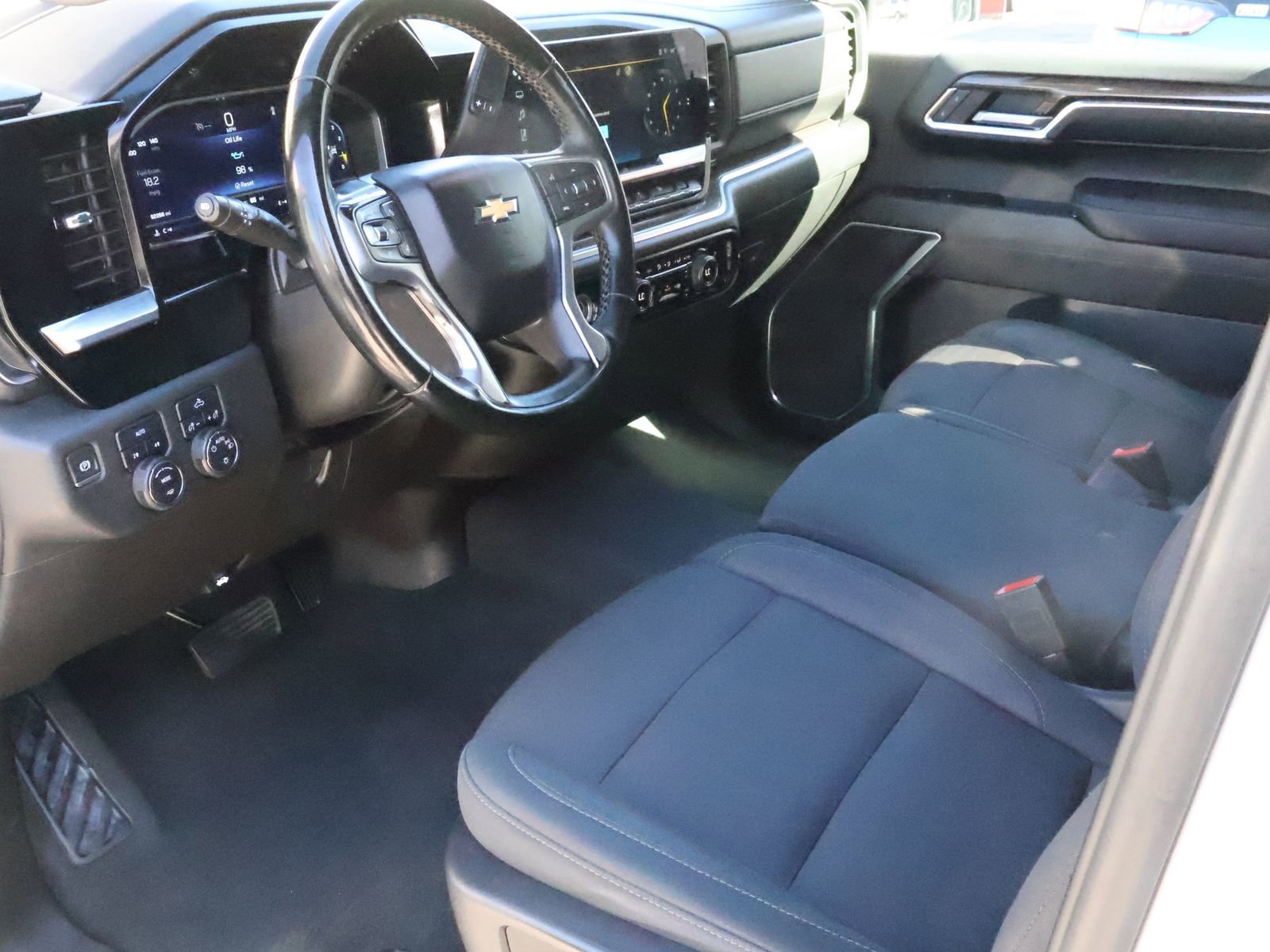 Used 2023 Chevrolet Silverado 1500 LT AWD/4WD image 27
