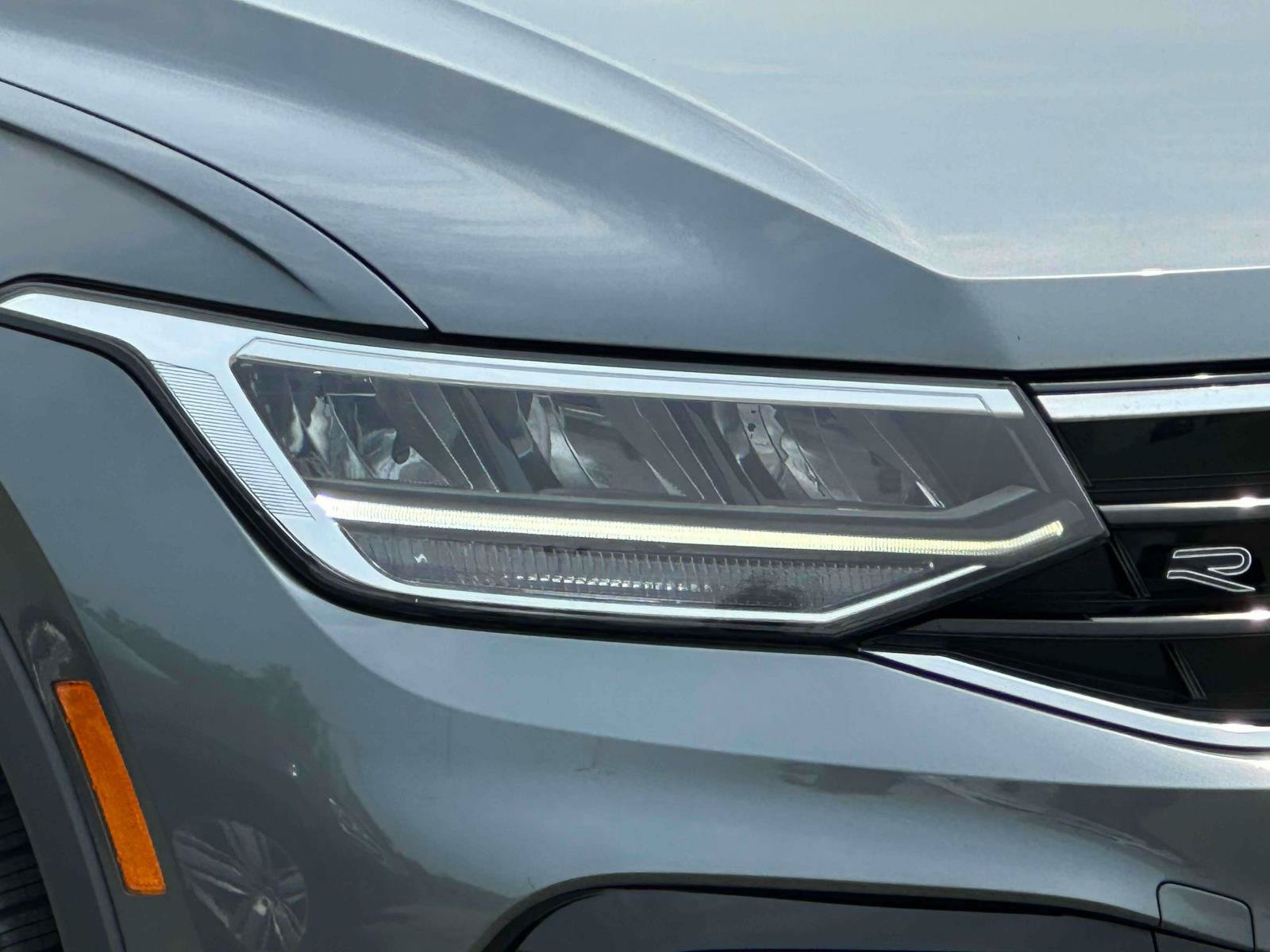Certified 2023 Volkswagen Tiguan SE R-Line AWD/4WD image 7
