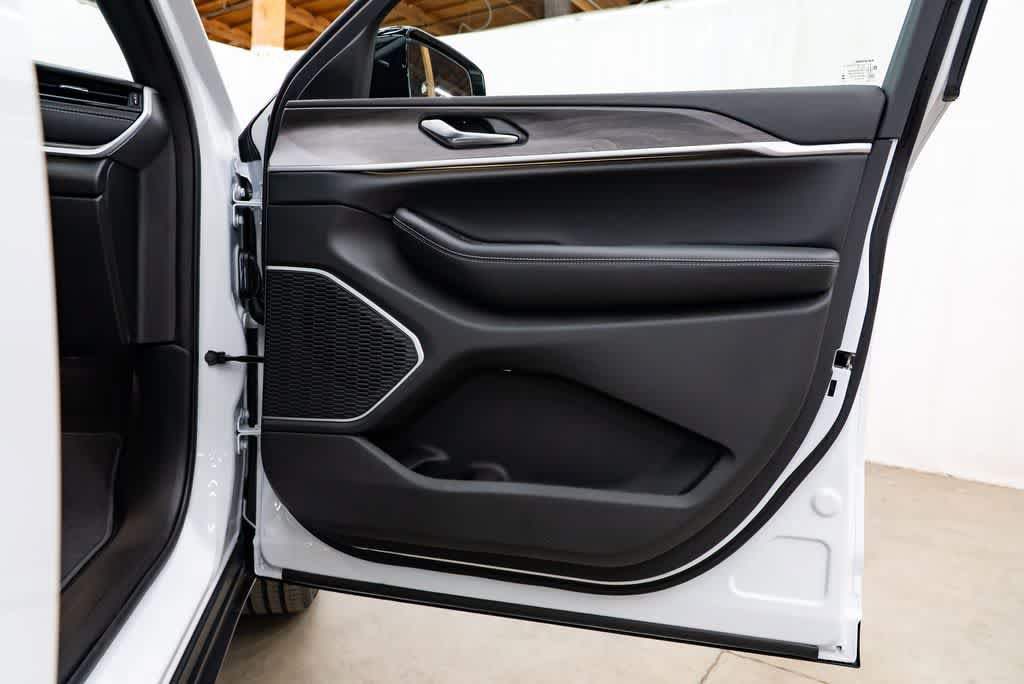 New 2026 Jeep Grand Cherokee L Limited AWD/4WD image 30