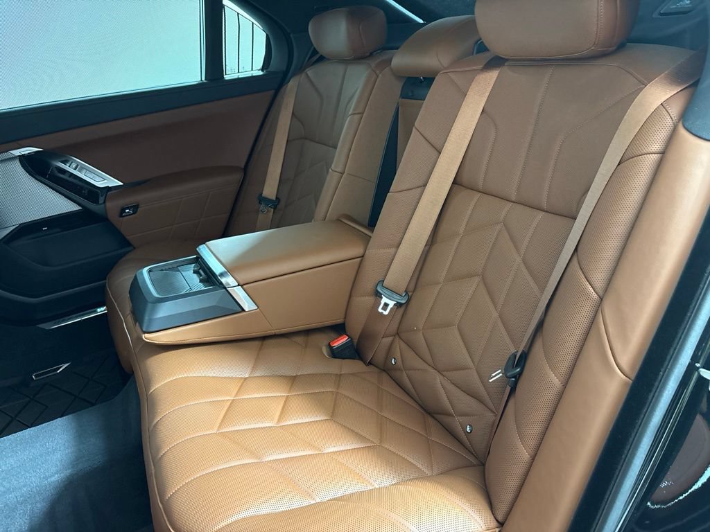 Used 2026 BMW 740i xDrive w/ Executive Package AWD/4WD image 30