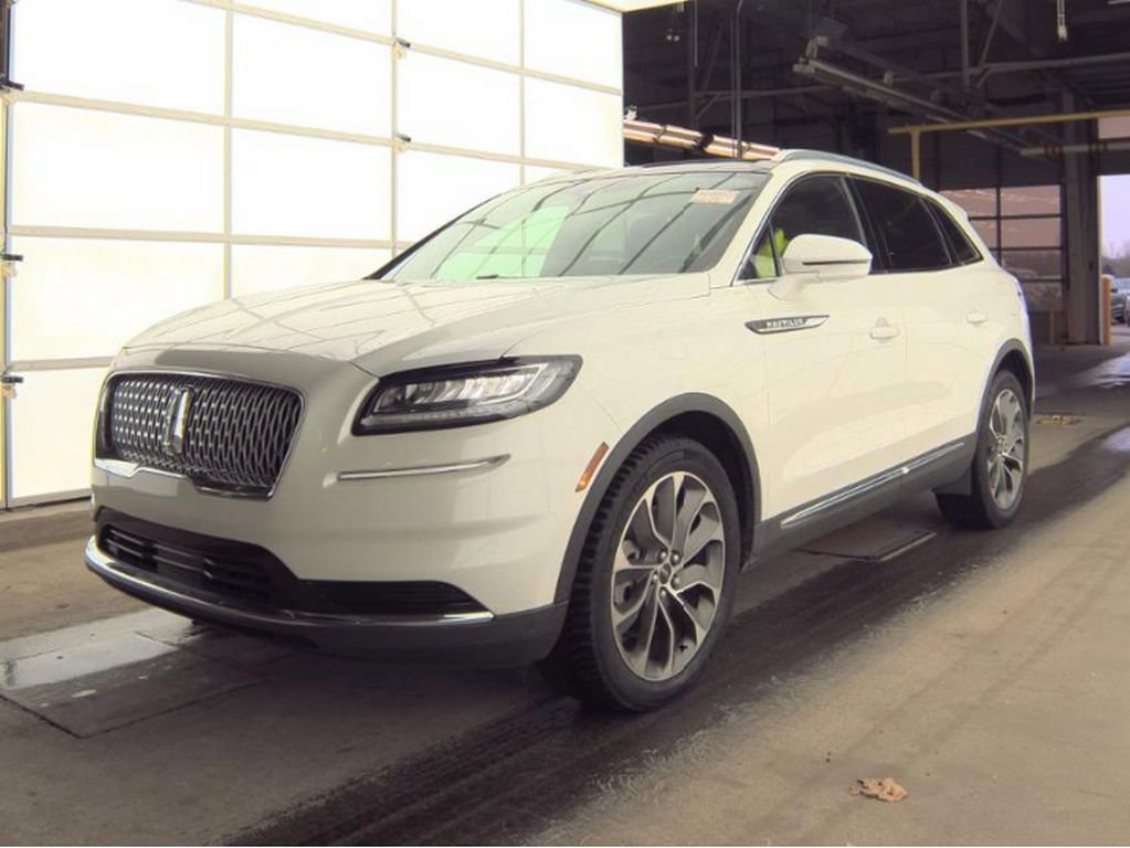 Used 2022 Lincoln Nautilus Reserve w/ Luxury Package image 2