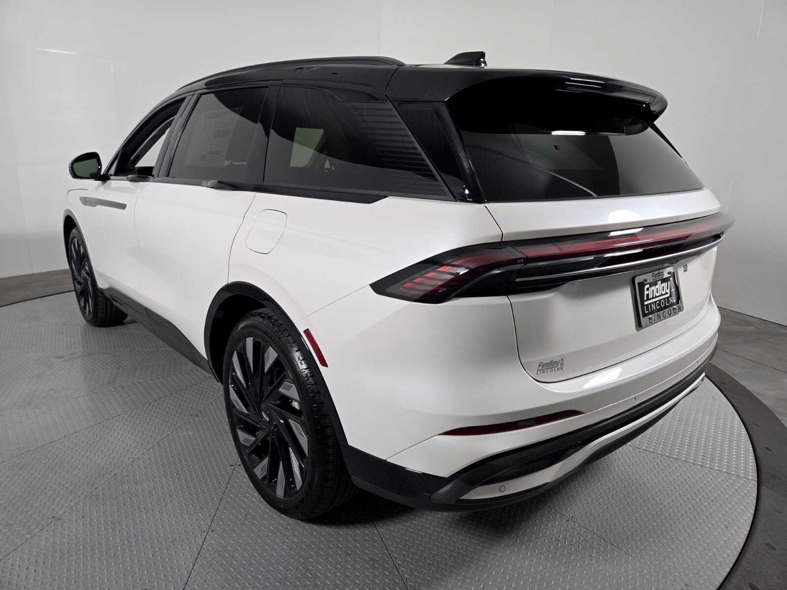 New 2026 Lincoln Nautilus Reserve w/ Jet Appearance Package AWD/4WD image 7