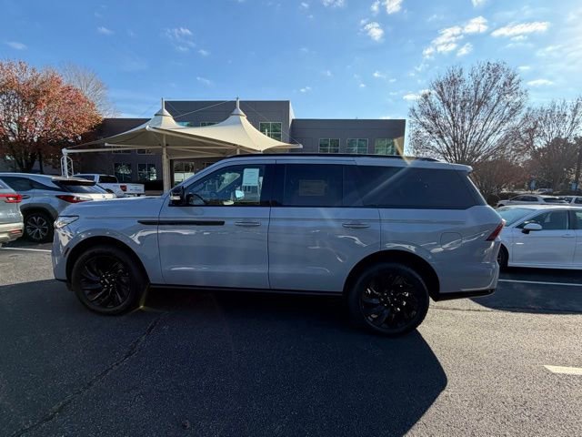 New 2025 Lincoln Navigator Reserve w/ Jet Appearance Package image 4