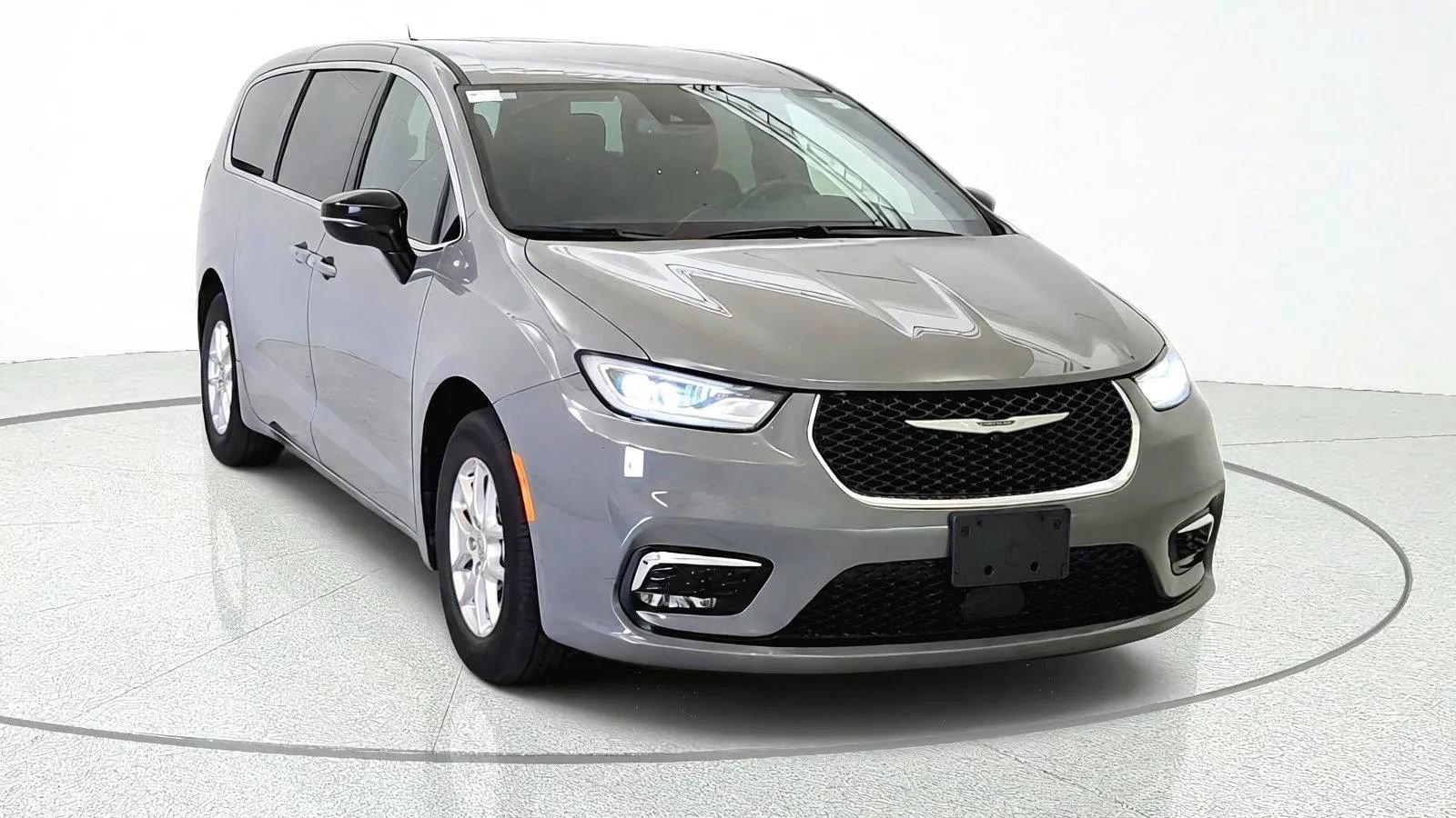 Used 2025 Chrysler Pacifica Select FWD image 2