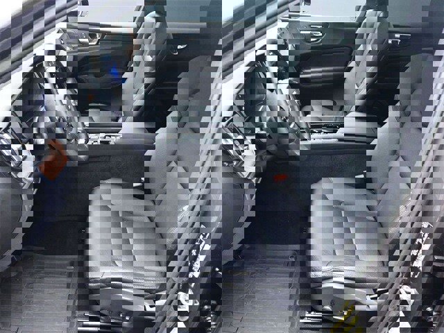 Certified 2023 Volvo XC60 B5 Plus image 18