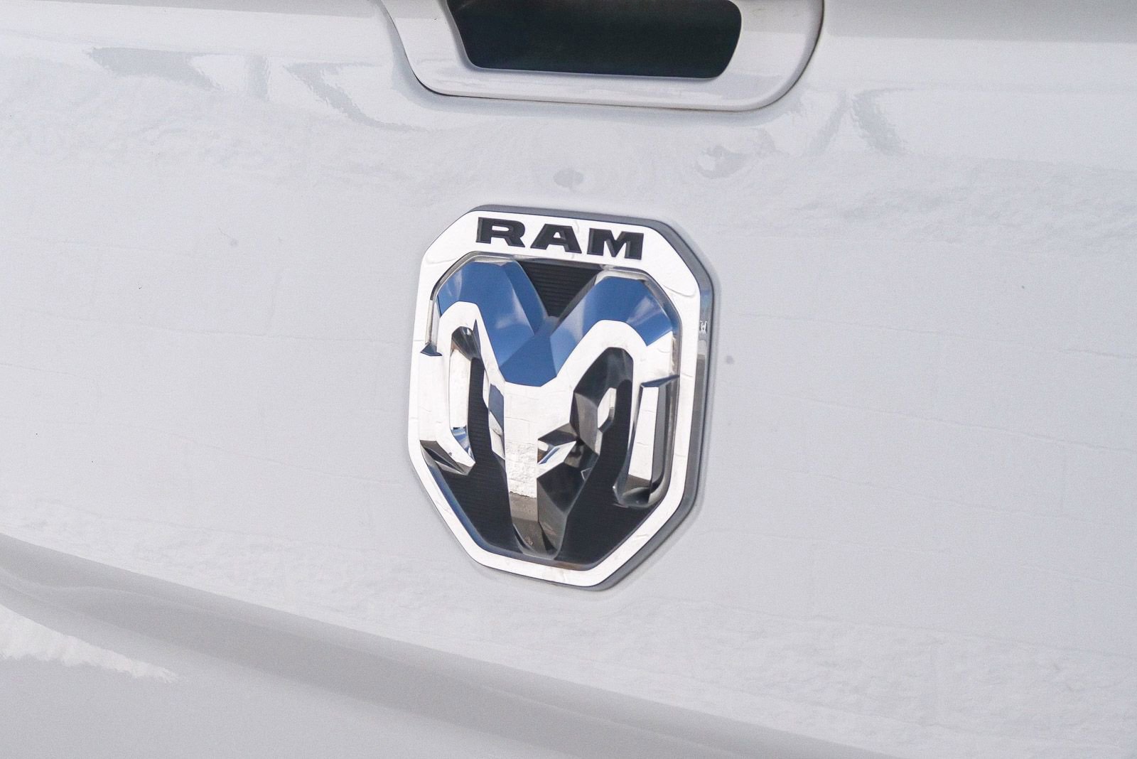 Used 2024 RAM 2500 Laramie AWD/4WD image 11