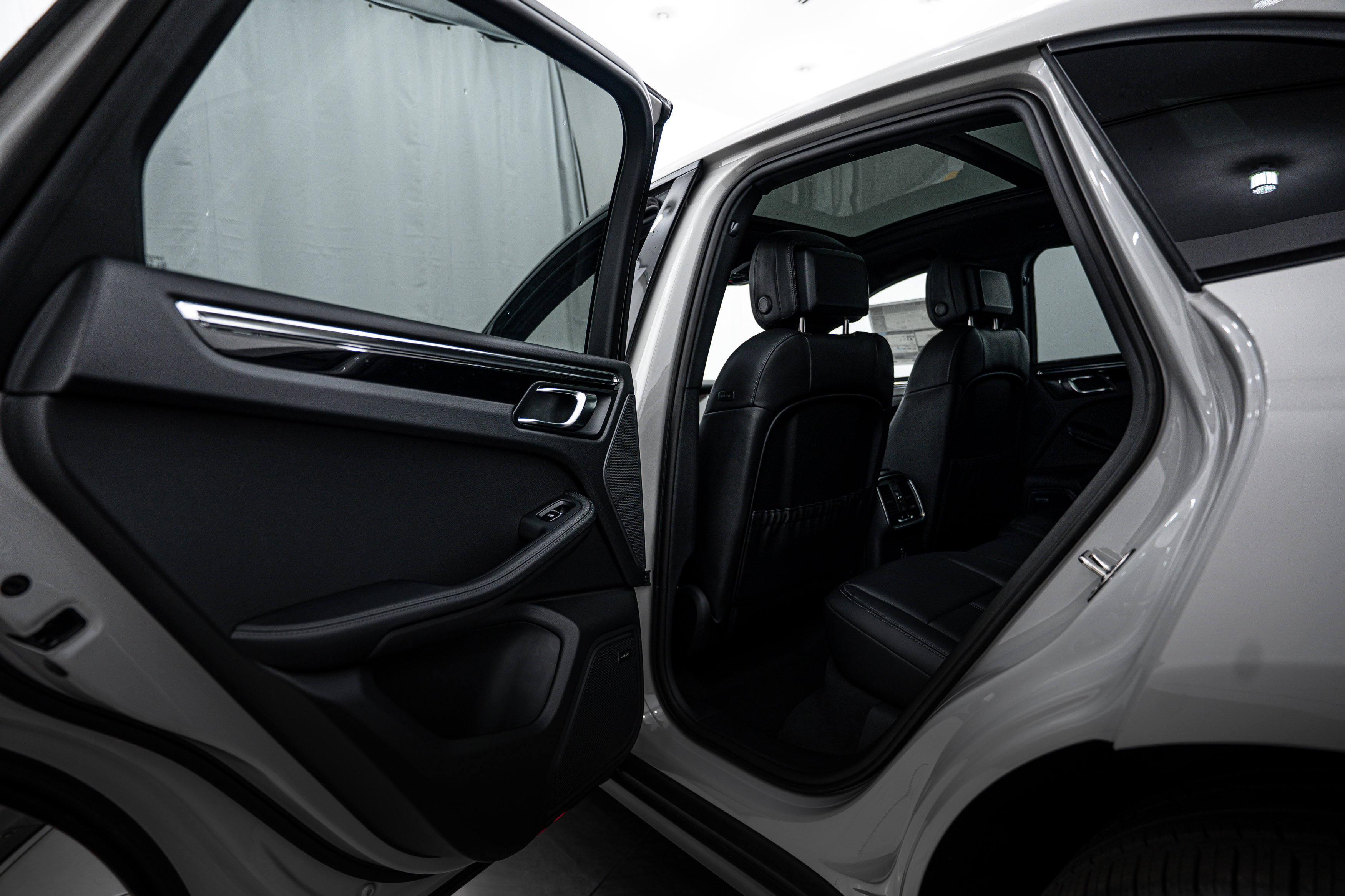 Certified 2026 Porsche Macan image 21