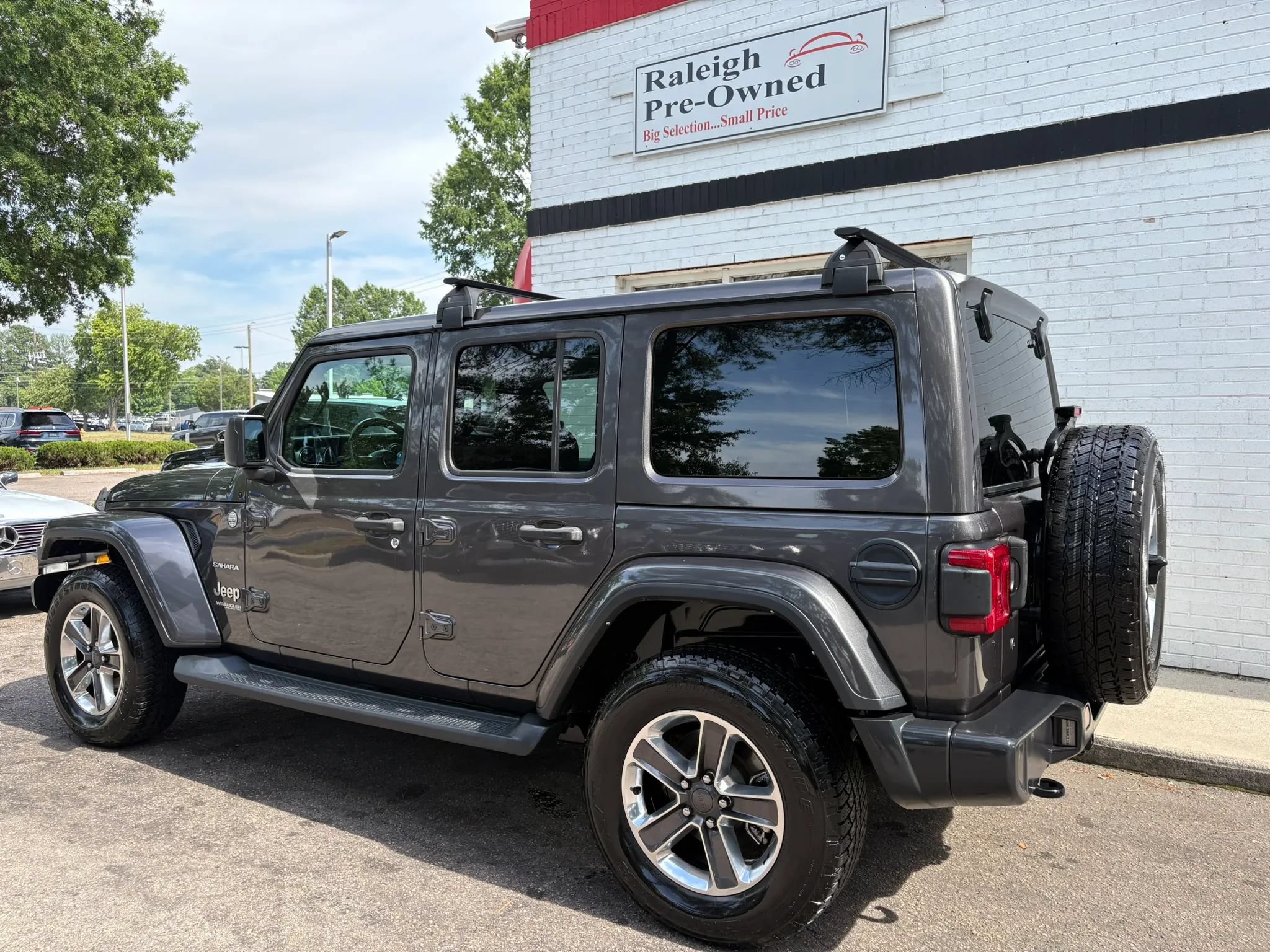 Used 2019 Jeep Wrangler Unlimited Sahara w/ LED Lighting Group AWD/4WD image 7