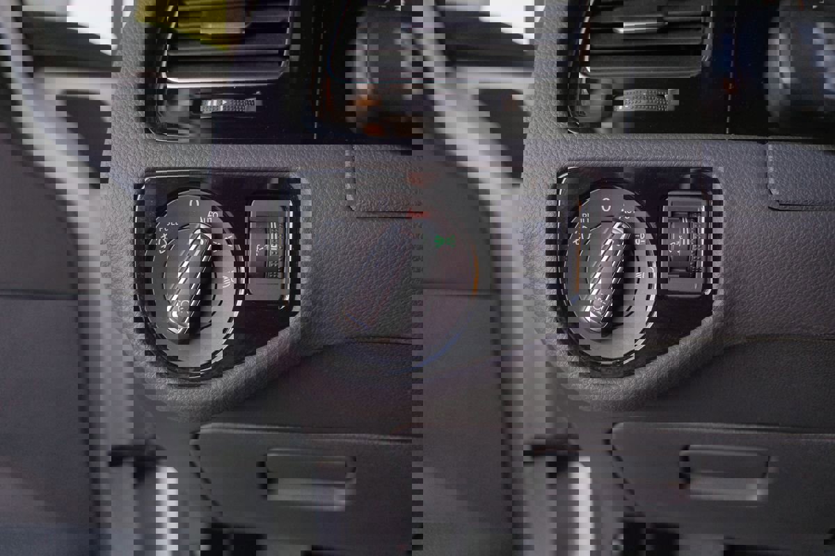 Used 2017 Volkswagen Golf SEL image 13