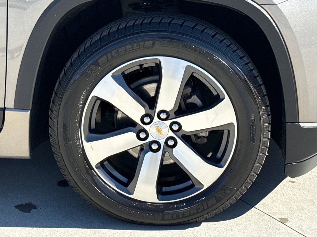 Used 2019 Chevrolet Traverse LT w/ LT Premium Package image 11