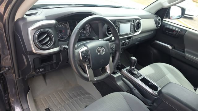 Used 2017 Toyota Tacoma SR5 w/ Tow Package RWD image 12