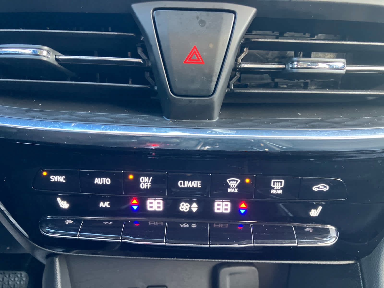 Certified 2025 Buick Encore GX Avenir image 23