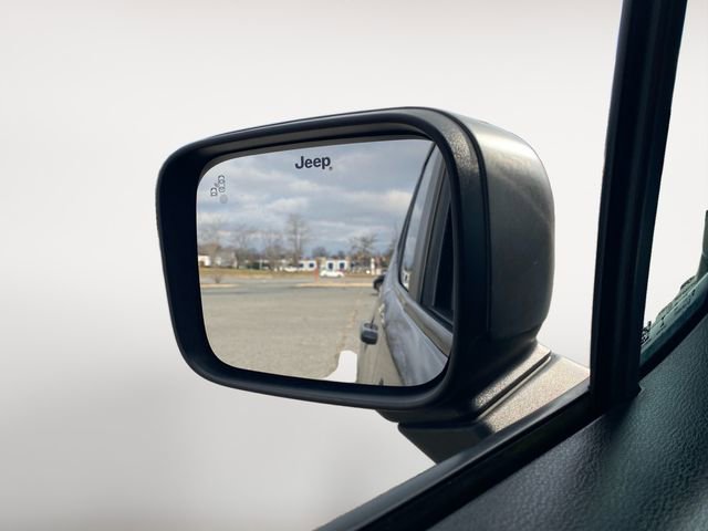 Used 2021 Jeep Renegade Limited w/ Luxury Group II image 28