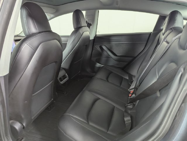 Used 2020 Tesla Model 3 Standard Range Plus RWD image 17