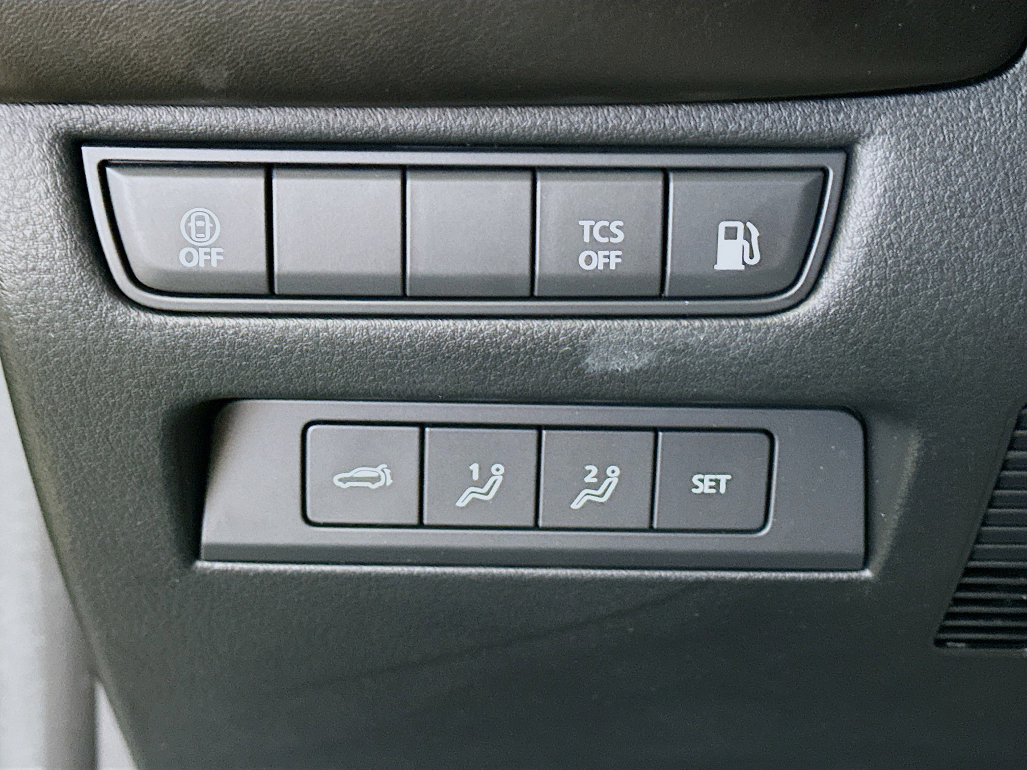 Used 2025 MAZDA CX-50 AWD 2.5 Hybrid w/ Premium Pkg image 17