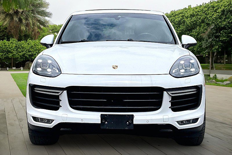 Used 2016 Porsche Cayenne Turbo S AWD/4WD image 2