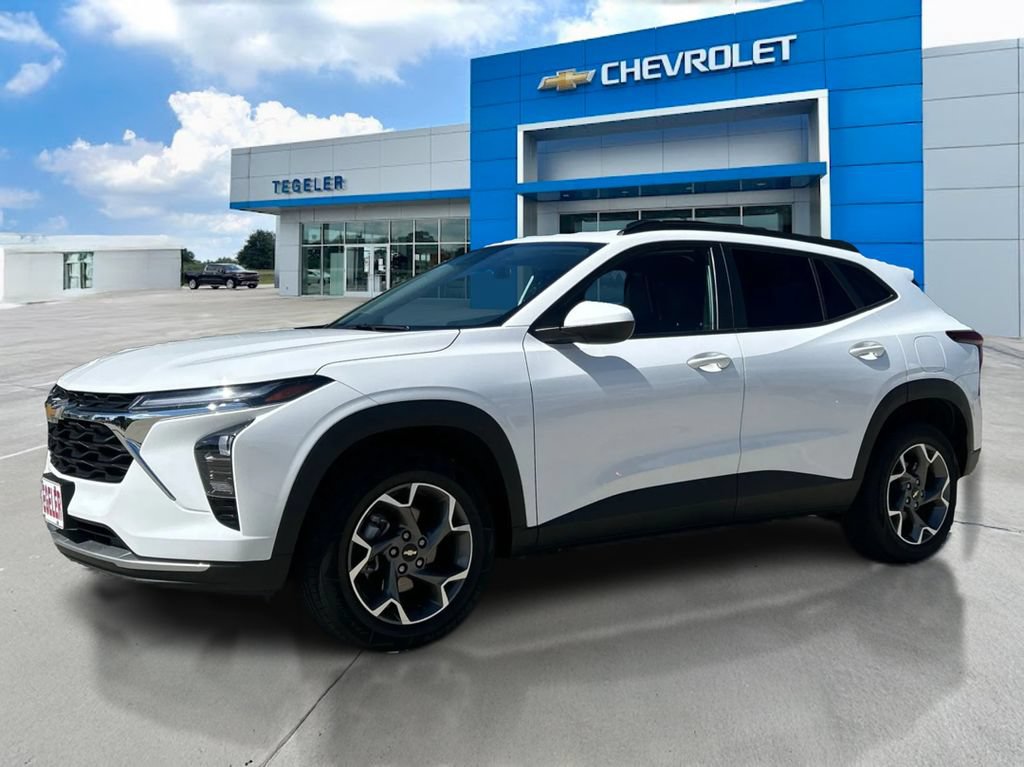 Used 2025 Chevrolet Trax LT w/ LT Convenience Package FWD image 1