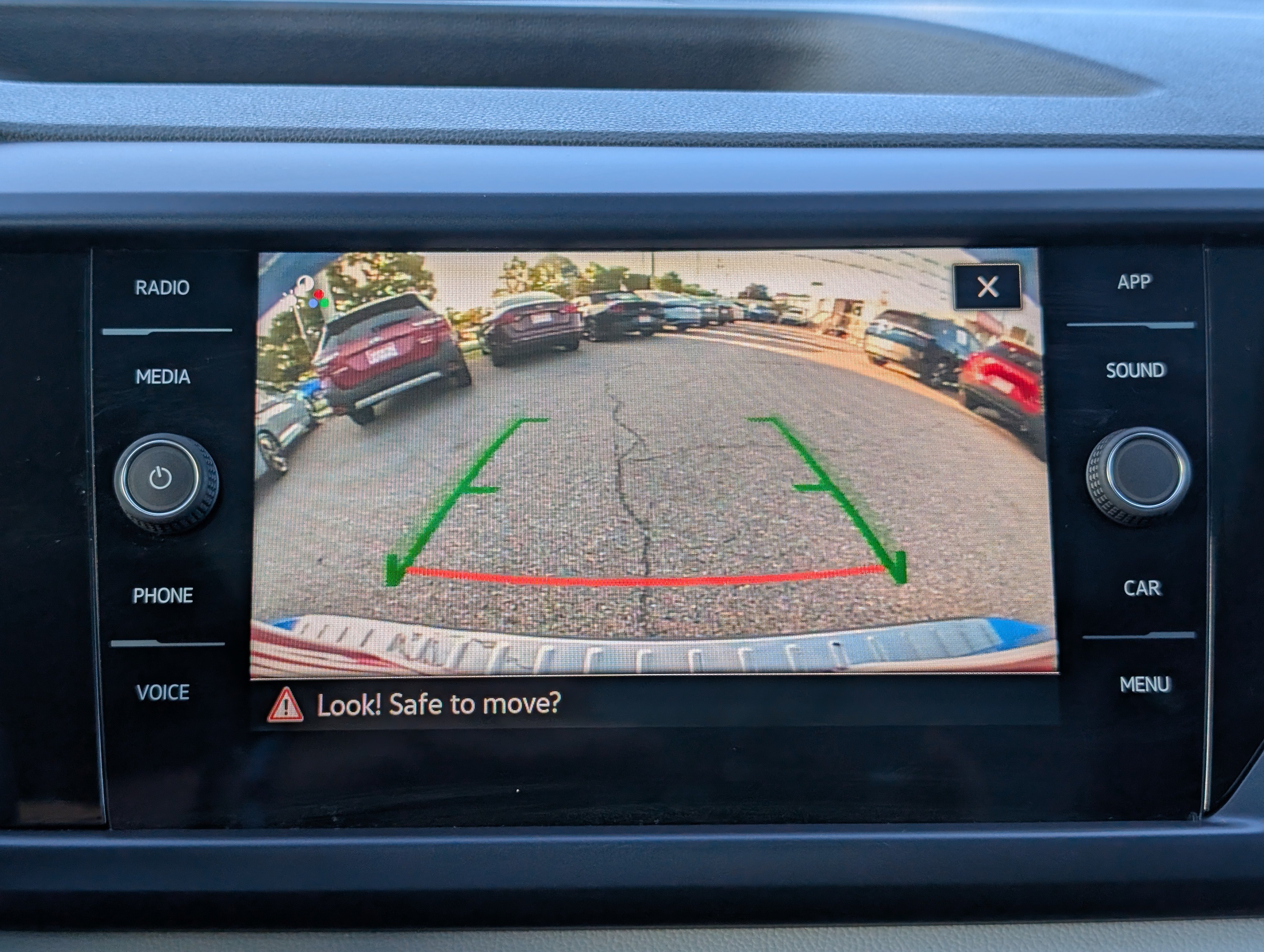 Used 2022 Volkswagen Taos SE w/ Panoramic Sunroof Package FWD image 27