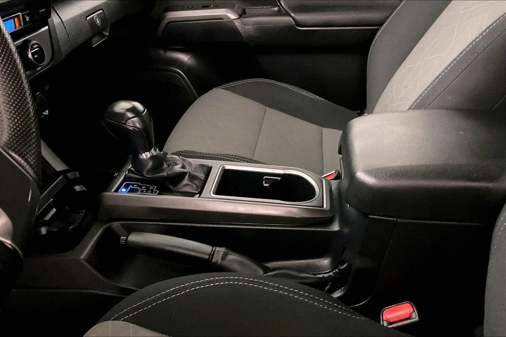 Used 2020 Toyota Tacoma TRD Off-Road w/ Technology Package AWD/4WD image 17