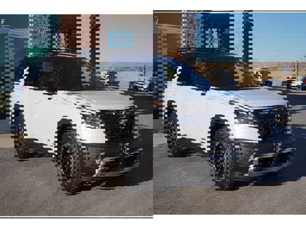 Used 2025 Nissan Pathfinder Rock Creek image 3