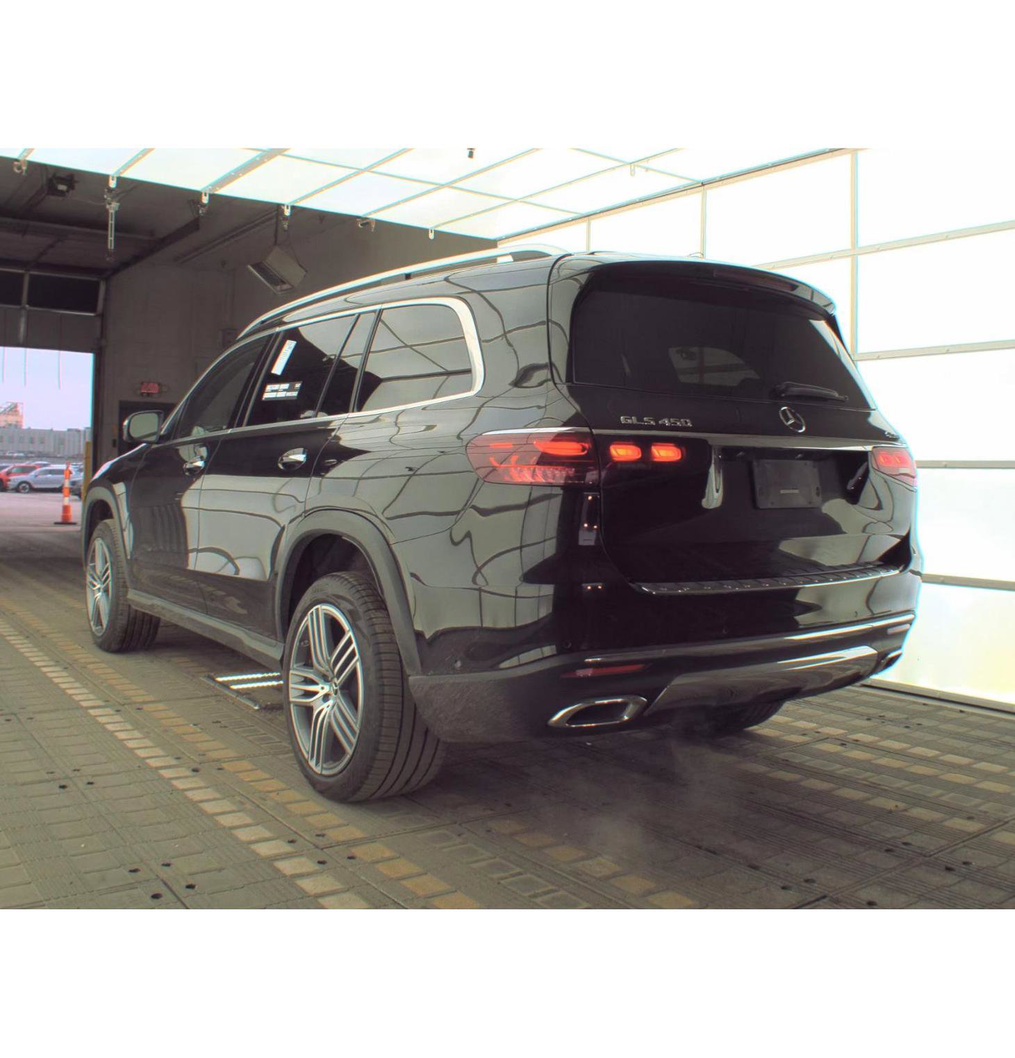 Used 2025 Mercedes-Benz GLS 450 4MATIC image 15