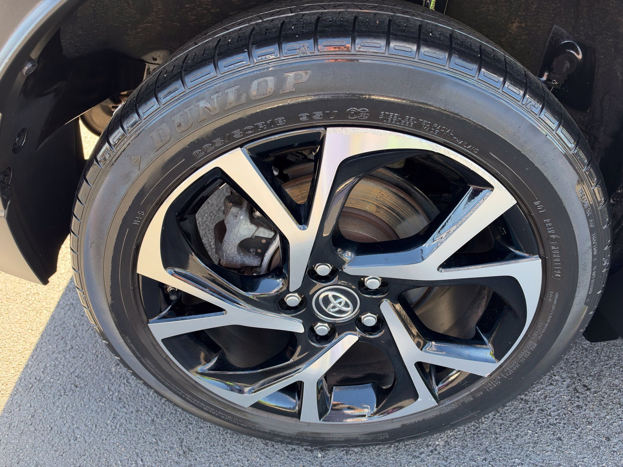 Used 2019 Toyota C-HR Limited FWD image 9